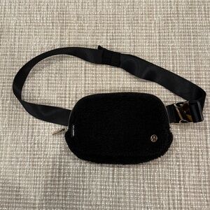 Lululemon Everywhere Fleece Belt Bag in Black